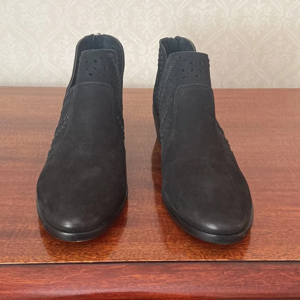 NWT Vince Camuto Prasata Bootie - Picture 5 of 7